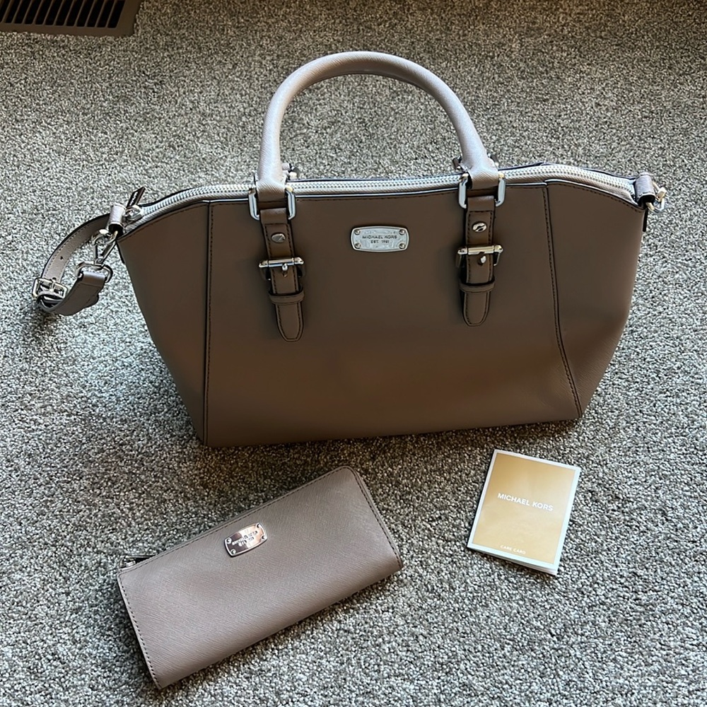 Michael Kors DB-1605 F16 Tan Saffiano Leather Satchel with Wallet, Like New